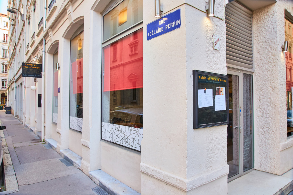 Table Et Vins D Ainay Restaurant Lyon Reserver Menu Video
