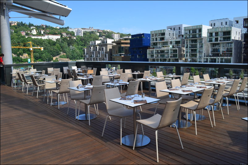 Zinc Zinc Café Baptiste Confluence restaurant Lyon Horaires